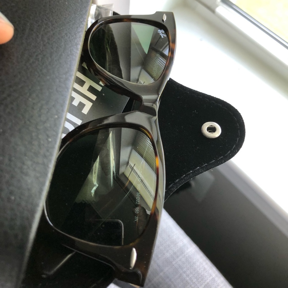 Ray Ban Wayfarer Tortoise Shell Sunglasses - Picture 6 of 12